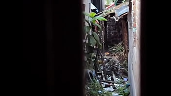 Desi Mengencingi Dan Mengompol Dalam Video Panas