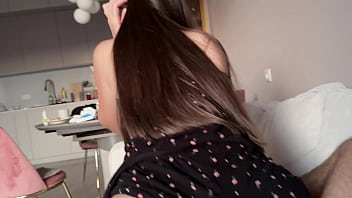 Kakak Tiri Ketahuan Mengocok Kontol, Adik Tiri Malah Nelen Dan Minta Dientot