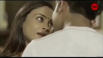 Desi Bhabhi Panas Menggoda Cowok Muda