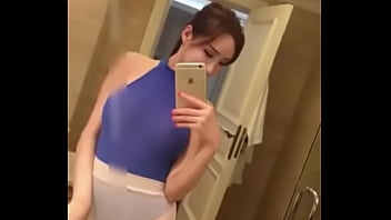 Koleksi Cermin Alice Zhou, Model Tiongkok Yang Menggoda Dan Panas