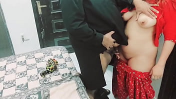 Pembantu India Asli Digoyang Dengan Suara Hindi Yang Menggairahkan