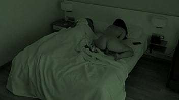 Istri Nakal Meremas Sendiri Sambil Nonton Film Panas Di Samping Suami Yang Tidur, Nyaris Ketahuan!