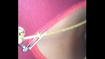 Nafsu Membara, Bibi Desi Goyang Teman Suami Dengan Erangan Hindi