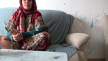 Seorang Janda Muslim Turki Yang Haus Cinta Menyewakan Kamarnya Pada Imigran Kulit Hitam Di London