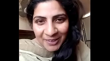 Istri Desi Yang Menggairahkan