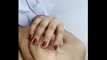 माँ की मदद करने के बहाने उसे ज़ोरदार तरीके से चोदा, वो भी माँगते हुए और ज़ोर लगवाते हुए।