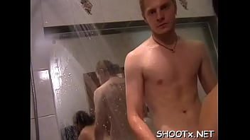 Tania Si Brunet Seksi Membungkuk Untuk Aksi Ranjang Yang Panas