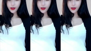 Cô Nàng Trung Quốc Mặc áo Hai Dây Phóng Mình Trên Tàu Lượn Siêu Tốc