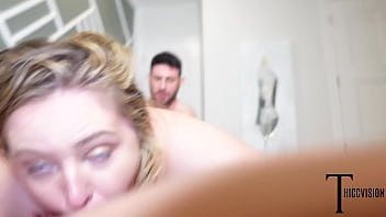 Ibu Berbadan Seksi Membagi Lubang-lubangnya Dengan Dua Mahasiswa Tampan