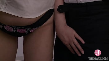 イントロ：会社社長に捧げる四十路母の献身、露咲雫の情熱的な物語