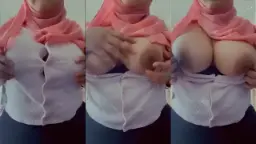 Lustyberryy Jilbab Pink Dengan Payudara Super Besar Dan Tubuh Telanjang Menggoda