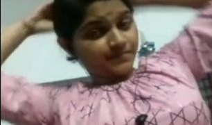 Tante Mallu Menggoda Dengan Selfie Seksi