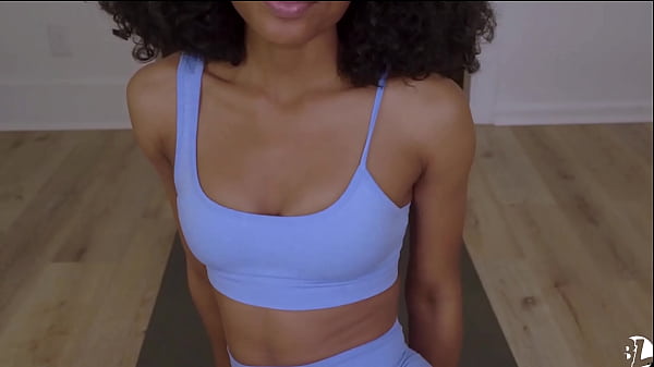 Memperlihatkan Rutinitas Olahraga Baru Pada Ibu Tirimu