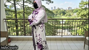 Istri Berhijab Yang Doyan Selingkuh Dan Suka Menggoda, Akhirnya Kutemui Di Koridor Kampus Yang Sepi.