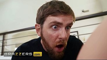 Menggoyang Kontol Teman Sekamar, Myra Mengerang Nikmat