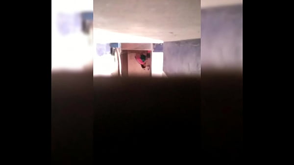 Gadis Desi Mengeluarkan Air Seni Dengan Liar