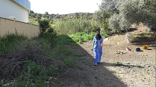 Tentara Amerika Menggunduli Istri Arab Yang Suaminya Cuckold Dari Belakang Gaya Anjing