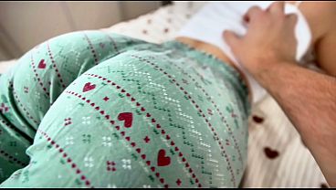 Kakak Tiri Memijat Adik Tirinya Dengan Penuh Gairah Hingga Tubuhnya Meronta!