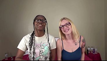 Amatir Nakal Yang Haus, Ibu-ibu Montok Dengan Payudara Besar Mendapatkan Vagina Sempit Mereka Ditembus Keras Oleh Kontol Besar