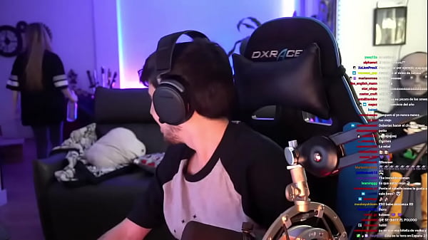 Aroyitt Se Agacha Para Que Le Miren El Culo