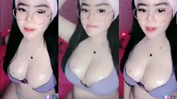 Belahan Dada Sasa Yang Montok Dan Basah Menggoda