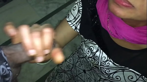 Tetes Sperma Mengalir Di Tenggorokan Bhabhi Gujarat Yang Haus Cairan Desi
