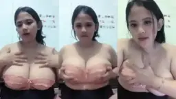 Nanas Cantik Goyang Hot Di Live Tobrut