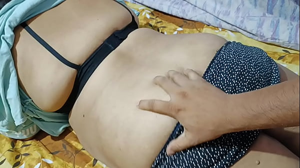 Jiya, Bhabi Desi Yang Nakal, Nikmati Pijatan Sensual Di Bokongnya