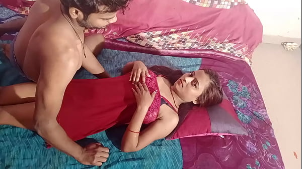 Istri India Terseksi Dengan Payudara Besar, Beraksi Mesra Dengan Suami – Audio Desi Hindi Panas