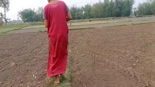 Bini Tetangga Ngocok Kontol Di Sawah, Crot Di Ladang