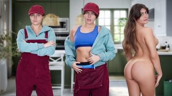 Goblok! Selina Basah Banget Di Bawah Baju Longgarnya, Apa Yang Dia Sembunyikan?