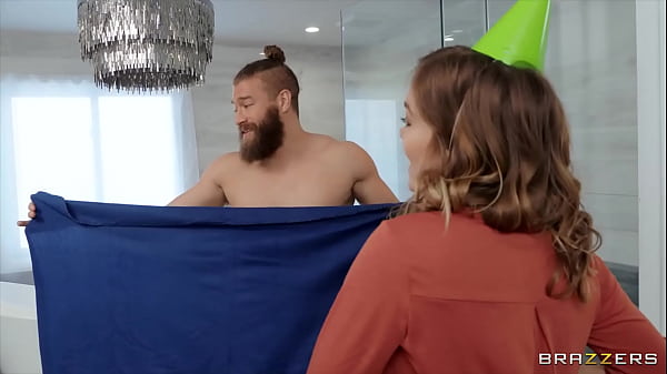 Goyang Ganas Cewek Seksi Serumahku / Download Lengkap Di Brazzers