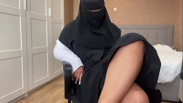 Cewek Arab Berhijab Ngeseks Basahin Memeknya Sendiri