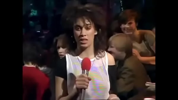 Eurythmics – Live 1983, Panas Basah Di Atas Panggung, Annie Bikin Ngilu.