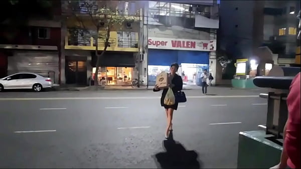 Di Tengah Pandemi Dan Gaya Rock And Roll, Saat Karantina Ketat, Ibu Temanku Ke Supermarket Dan Bikin Dua Orang Gila Penasaran