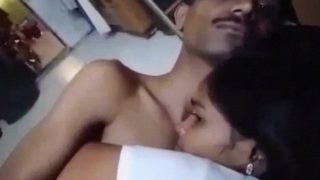 Buka Baju Bhabhi, Mainin Tubuh, Lalu Gas Pol Di Ranjang.