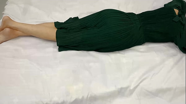 Malam Itu, Adik Tiri 18 Tahunku Sendirian Di Kamar, Aku Masuk Dan Ngentot Memeknya Sampai Basah.