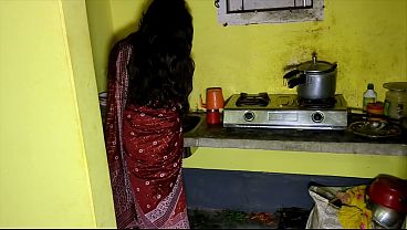 Devar Dapur Sendirian Liat Bhabhi, Langsung Colokin Memeknya.