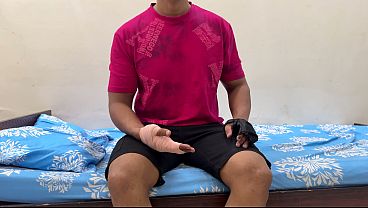 Ibu Tiri Bantu Anak Tiri Yang Luka Mandi, Lalu Goda Dia. Akhirnya Berujung Nge*mpot Kontolnya, Sebelum Digenjot Keras.