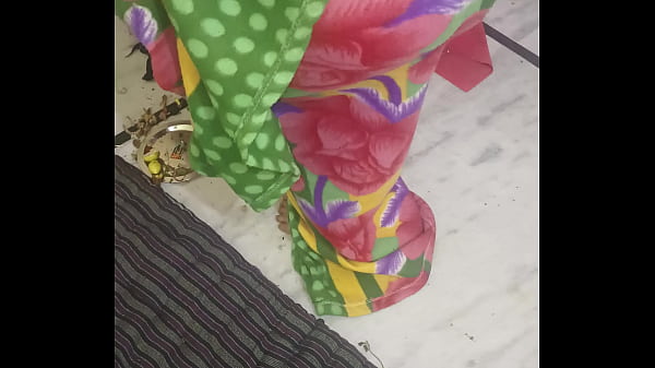 Tangan Dingin Goyangin Kontol, Ngewe Basah Kencang Sambil Dengerin Suara Cewek Ngos-ngosan.