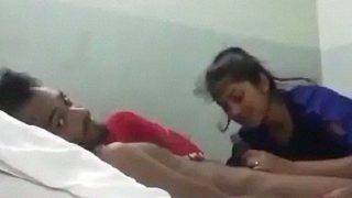 Cewek India Ngehisap Kontol Oral Sampe Crot