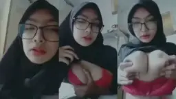 Nadira Pake Hijab Hitam, Bh Merah, Tobrut Bikin Ngilu