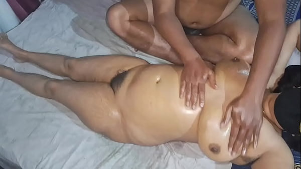 Desi Indian Bhabhi Bugil Total, Pijat Panas Bikin Makin Basah