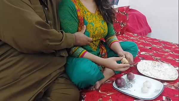 Bantu Ibu Tiri Lagi Potong Sayur, Eh Malah Ngentot Sama Tante Gede, Selingkuhin Bapak Tiri, Suara Hindi Jelas