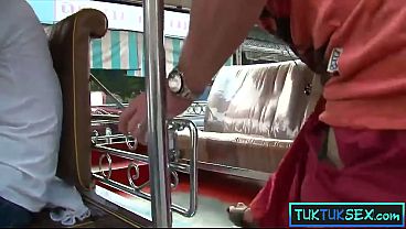 Gadis Thai Montok Digebet Di Tuk-tuk, Langsung Crot Di Dalam