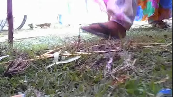 Desi Ngocok Pipis Sambil Ngeloyor