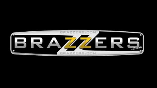 Brazzers, Bintang Porno Dengan Tits Gede Banget Bikin Ngiler!