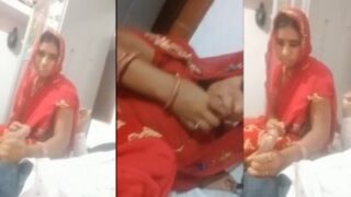 Bhabhisa Ngocok Kontol Si Devar Kecil Di Desa Rajasthan, Panas Banget.