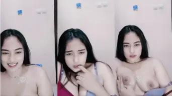 Kak Xaquila Remas-remas Tetek Bling-bling Sampe Muncrat