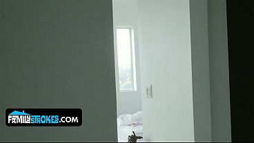 Begitu Tebal Rambut Pirangnya, Kakak Tiri Daisy Stone Malah Terima Pancutan Penuh Nafsu Dari Adik Tiri Yang Horny.